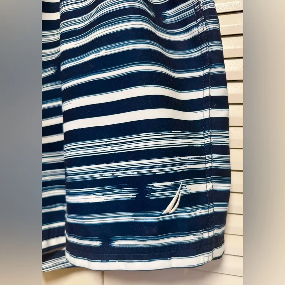 NWT NAUTICA Quick Dry Striped Swim Trunk Blue White Size Large Classic Swimwear